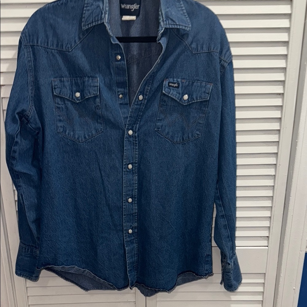 Wrangler Men's Classic Blue Denim Shirt